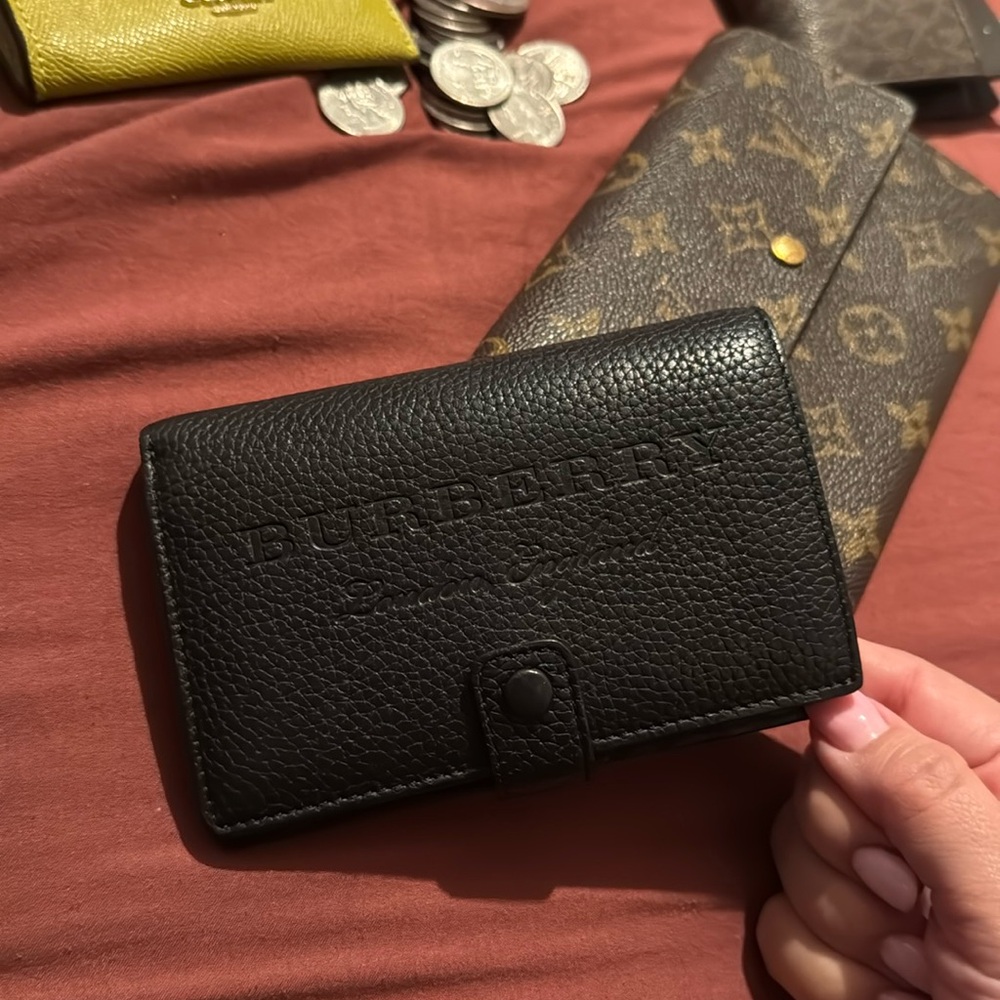 Burberry black pebbled leather wallet